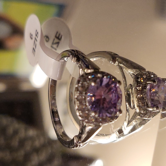 Ring - Picture 2 of 3